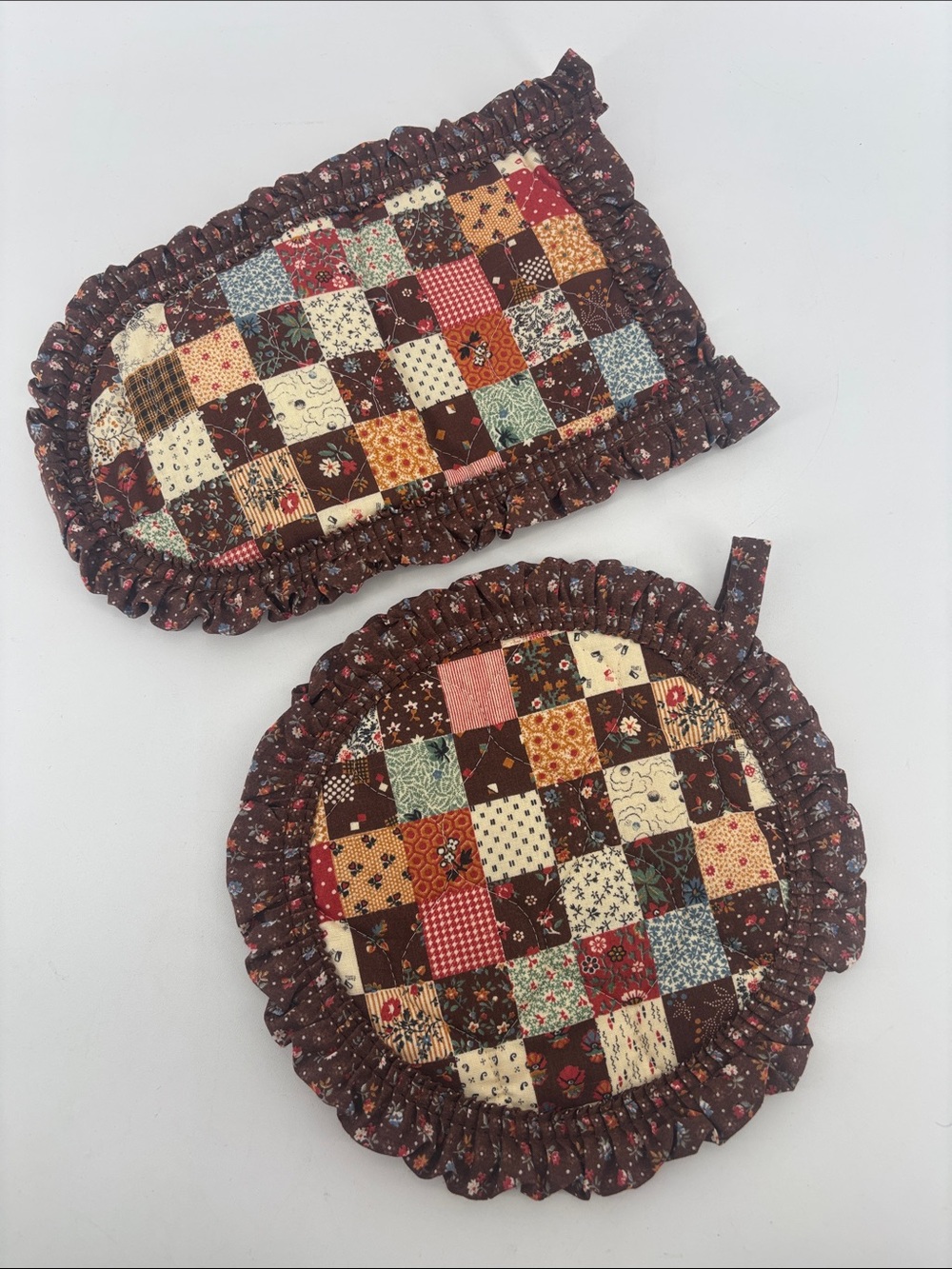 Vintage 70s cottagecore calico quilt pot holder and oven mitt pair